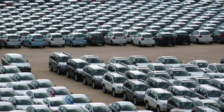 Ελλάδα: Πόσα καινούργια αυτοκίνητα πωλήθηκαν τον Μάρτιο;