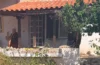 Μαραθώνας: Είχε θάψει τη μητέρα της στην αυλή του σπιτιού εδώ και 10 χρόνια για να παίρνει τη σύνταξη