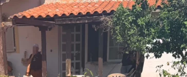 Μαραθώνας: Είχε θάψει τη μητέρα της στην αυλή του σπιτιού εδώ και 10 χρόνια για να παίρνει τη σύνταξη