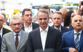 Στη ΔΕΘ ο Μητσοτάκης - Φόρμουλα, ρετσίνα, γνωριμία με ρομπότ και το δώρο της Ιαπωνίας (Βίντεο)