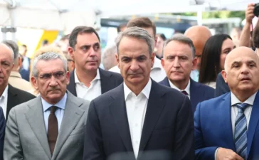 Στη ΔΕΘ ο Μητσοτάκης - Φόρμουλα, ρετσίνα, γνωριμία με ρομπότ και το δώρο της Ιαπωνίας (Βίντεο)