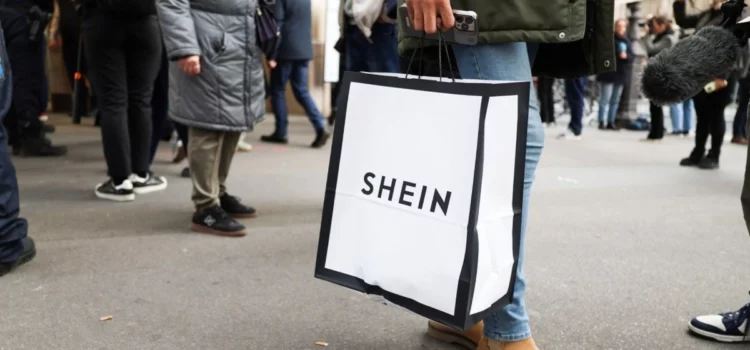 Τέλος αυτοκρατορίας για τη Shein; Ζημίες 99 εκατ. δολαρίων από το «χαράτσι» των 3 ευρώ (vid)