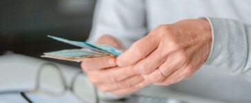 Πλασματικά έτη: Ποιοι μπορούν να «κλειδώσουν» σύνταξη στα 62 και πόσο κοστίζει η εξαγορά