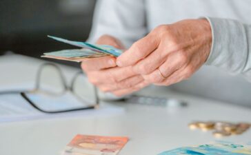 Πλασματικά έτη: Ποιοι μπορούν να «κλειδώσουν» σύνταξη στα 62 και πόσο κοστίζει η εξαγορά