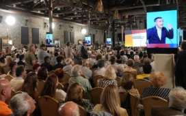 Έβρεξε... δισ. στη Θεσσαλονίκη όπου ο Αλέξης Τσίπρας παρουσίασε το οικονομικό του πρόγραμμα: «Tίναξε την μπάνκα»…