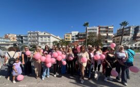 «Η πρόληψη σώζει ζωές»: Δυναμική συμμετοχή στην πορεία για τον καρκίνο του μαστού